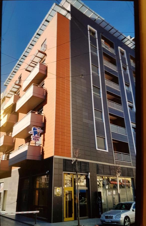 Proper Central Apartment Tirana Exterior foto